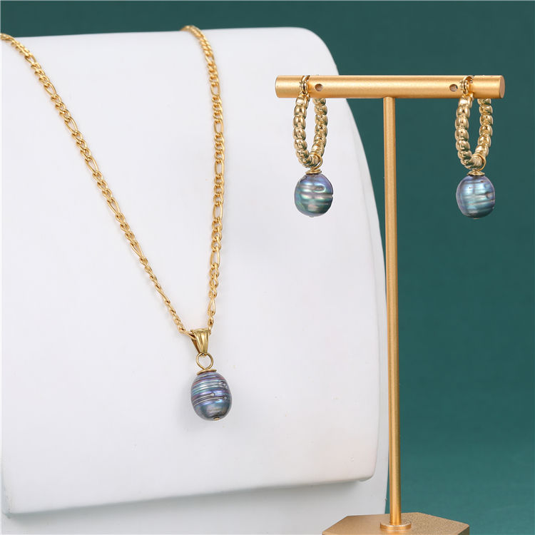 14K Gold Freshwater Pearl Necklace & Earring Set